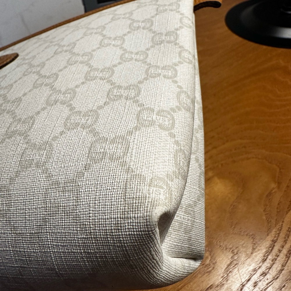 Gucci Plus White Coated Canvas Clutch - Picture 7 of 12